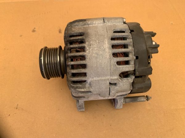 Alternator 140A VW Caddy Touran Golf 5 1.9 tdi 06F903023C 06F 903 023 C - Dezmembrari Auto