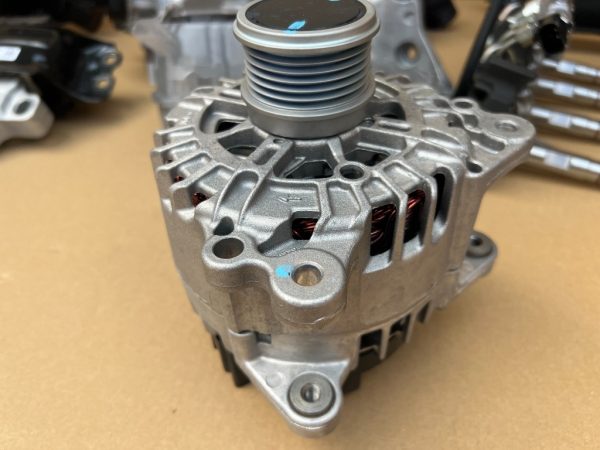 Alternator 180 Amperi VW Caddy din 2023 la 0 km 05L903026E 05L 903 026 E - Dezmembrari Auto
