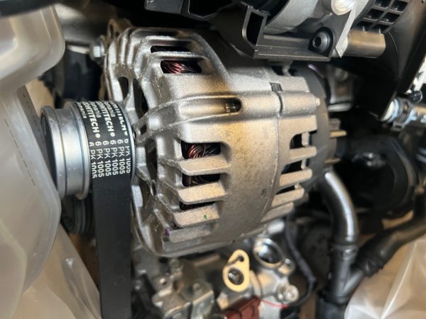 Alternator Audi A3 8Y din 2023 la 0 km 1.5 tsi DPC 05e903026k 05e 903 026 k - Dezmembrari Auto