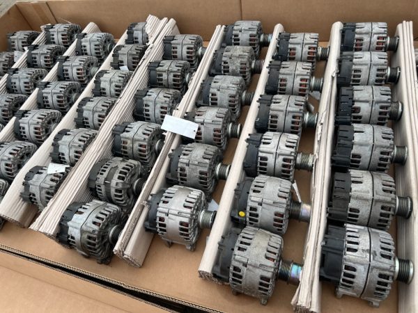 Alternator Audi A4 B9 2.0 tdi 04L903024A 04L 903 024 A - Dezmembrari Auto
