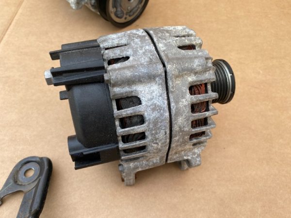 Alternator Audi A6 C7 2.0 04L903017C 04L 903 017 C la 0 km - Dezmembrari Auto