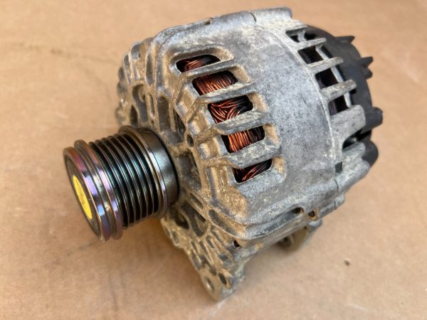 Alternator Audi Q3 2.0 tdi DCS 180 Amperi 03L903024L 03L 903 024 L - Dezmembrari Auto