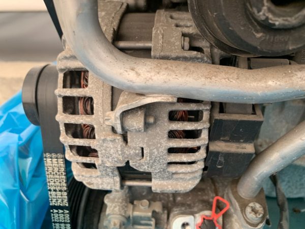 Alternator Mercedes A Class A200 W176 din 2015 A0009061903 la 0 km - Dezmembrari Auto