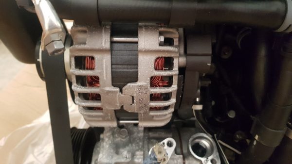 Alternator VW Golf 7 2.0 tdi 04L903024S 04L 903 024 S - Dezmembrari Auto
