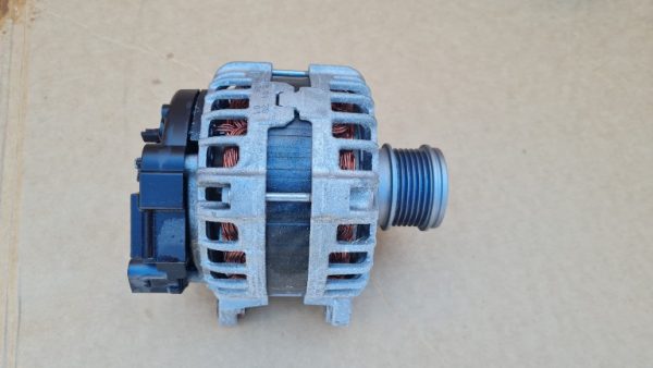 Alternator VW Passat B8 2.0 tdi 04L903024T 04L 903 024 T - Dezmembrari Auto