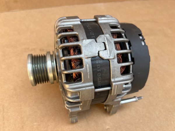 Alternator VW Tiguan din 2016 180 Amperi 03L903023M 03L 903 023 M - Dezmembrari Auto