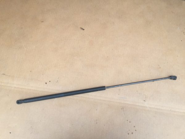 Amortizor capota fata Audi A3 8P 8P0823359 8P0 823 359 - Dezmembrari Auto