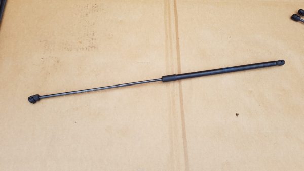 Amortizor capota fata VW Golf 7 5G0823359A 5G0 823 359 A - Dezmembrari Auto