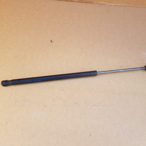 Amortizor capota fata la 0 km VW Jetta 2016 5C6827550 5C6 827 550 - Dezmembrari Auto