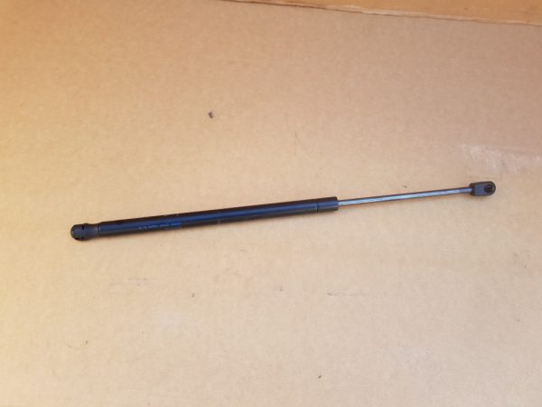 Amortizor capota fata la 0 km VW Jetta 2016 5C6827550 5C6 827 550 - Dezmembrari Auto
