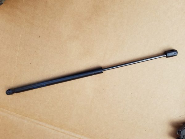 Amortizor capota spate VW Jetta facelift 5C6827550 5C6 827 550 - Dezmembrari Auto