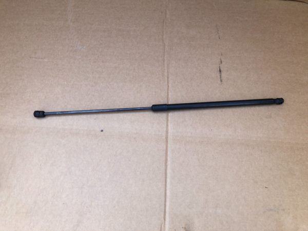 Amortizor capota fata VW Passat B8 3G0823359A 3G0 823 359 A - Dezmembrari Auto