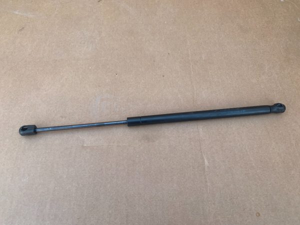 Amortizor capota spate VW Jetta 2017 5C6827550 5C6 827 550 - Dezmembrari Auto