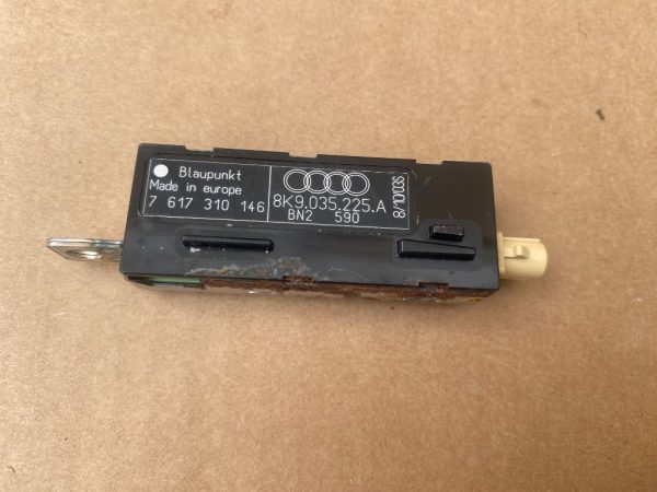 Amplificator antena Audi A3 8P 8K9035225A 8K9 035 225 A - Dezmembrari Auto