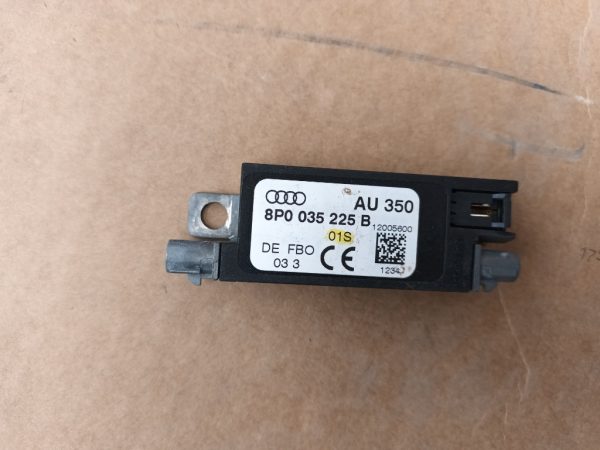 Amplificator antena Audi A3 8P 8P0035225B 8P0 035 225 B - Dezmembrari Auto
