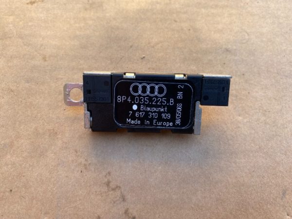 Amplificator antena Audi A3 8P 8P4035225B 8P4 035 225 B - Dezmembrari Auto