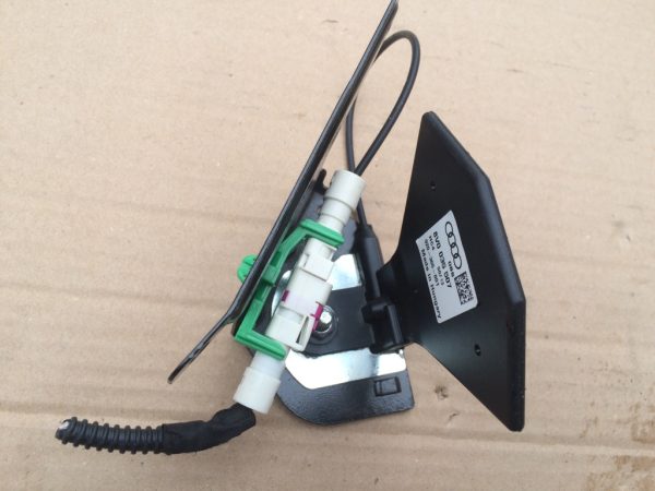 Amplificator antena Audi A3 8V 8V0035507 8V0 035 507 - Dezmembrari Auto