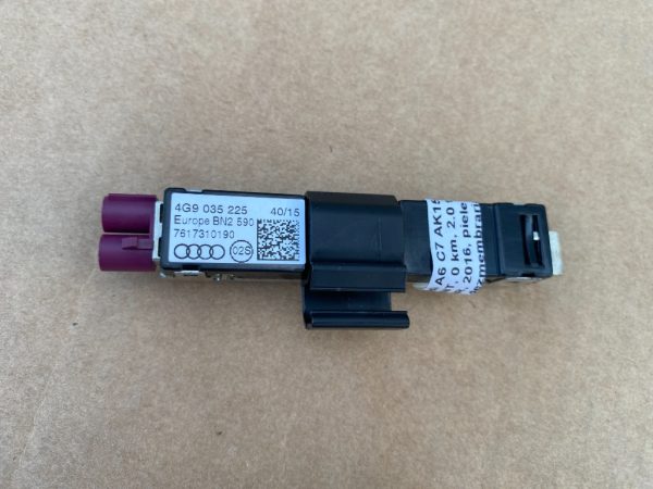 Amplificator antena Audi A6 C7 avant 4G9035225 4G9 035 225 la 0 km - Dezmembrari Auto