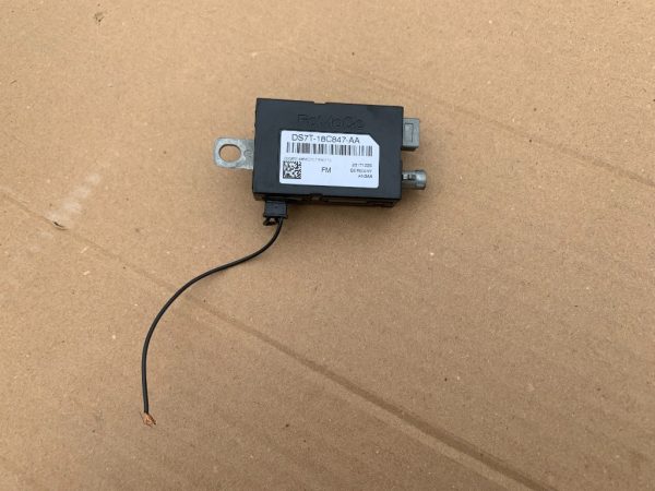Amplificator antena Ford Mondeo 5 2018 DS7T-18C847-AA - Dezmembrari Auto
