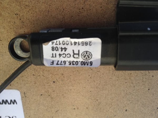 Amplificator antena VW Golf 5 + 5M0035577F 5M0 035 577 F - Dezmembrari Auto