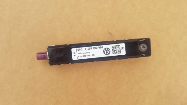 Amplificator antena VW Golf 7 5G6035577A 5G6 035 577 A - Dezmembrari Auto