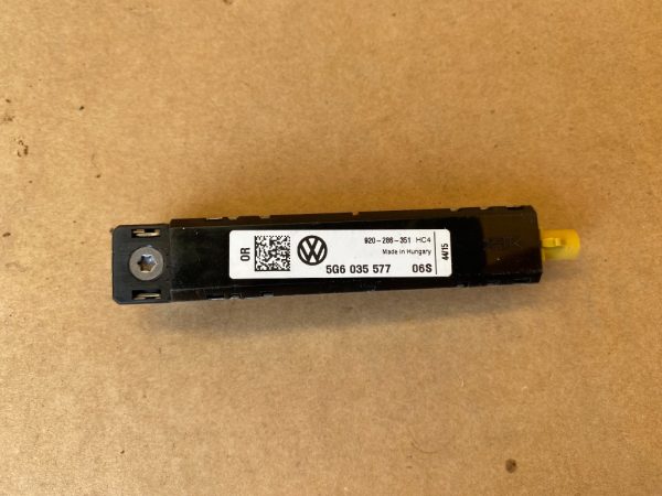 Amplificator antena VW Golf 7 hatchback 5G6035577 5G6 035 577 la 0 km - Dezmembrari Auto