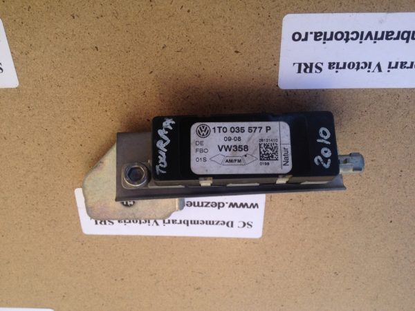 Amplificator antena VW Touran 2010 1T0035557P 1T0 035 557 P - Dezmembrari Auto