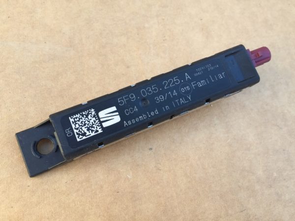 Amplificator Seat Leon 2014 5F9035225A 5F9 035 225 A - Dezmembrari Auto