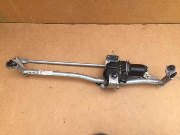 Ansamblu stergatoare cu motoras VW Tiguan 2015 5N1 955 023 D 5N1955023D - Dezmembrari Auto