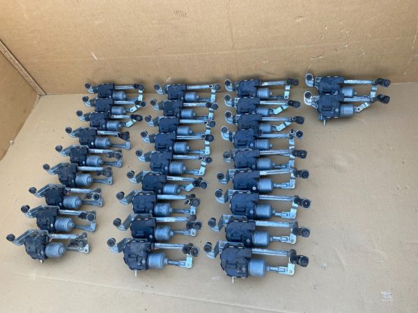 Ansamblu stergator cu motoras dreapta VW Golf 5 plus 6 plus 5M0955024C 5M0 955 024 C - Dezmembrari Auto