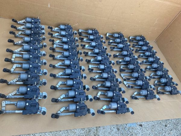 Ansamblu stergator cu motoras dreapta VW Golf 5 plus 6 plus 5M0955024E 5M0 955 024 E - Dezmembrari Auto