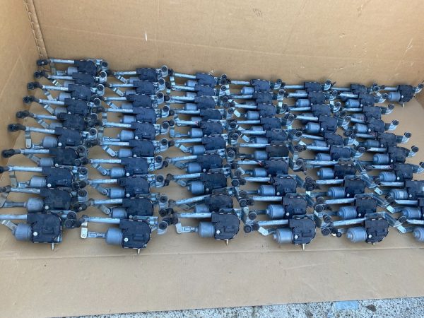 Ansamblu stergator cu motoras stanga VW Golf 5 plus 6 plus 5M0955023E 5M0 955 023 E - Dezmembrari Auto
