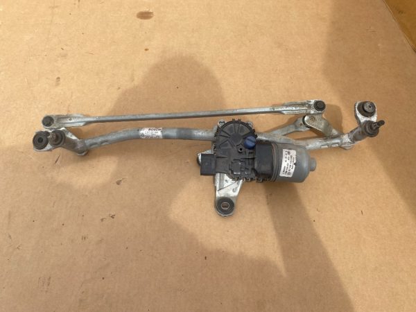 Ansamblu stergator cu motoras VW Jetta 2017 5C7955119A 5C7 955 119 A 5C7955023D 5C7 955 023 D la 0 km - Dezmembrari Auto