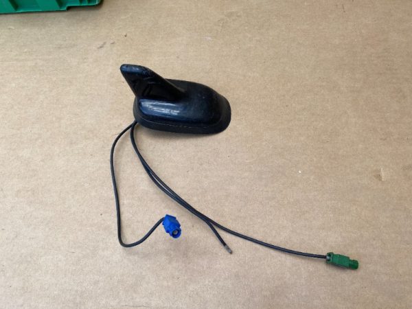 Antena plafon VW Passat B6 3C0035507T 3C0 035 507 T - Dezmembrari Auto