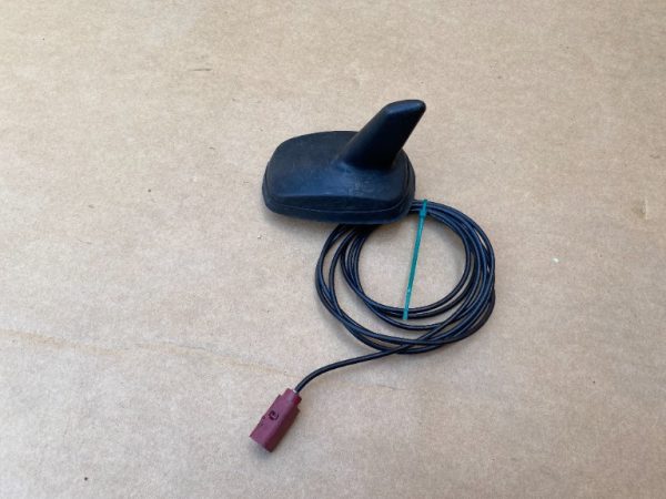 Antena radio Audi A3 8P 8P0035503F 8P0 035 503 F - Dezmembrari Auto
