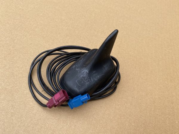 Antena radio GPS Audi A3 8P din 2009 8P0035503K 8P0 035 503 K - Dezmembrari Auto
