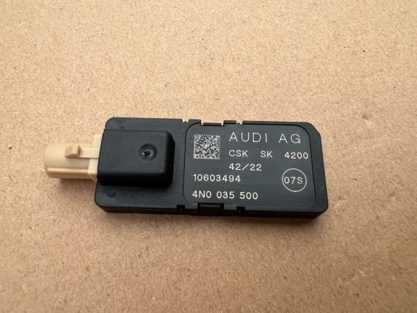 Antena WLAN din bord 4N0035500 4N0 035 500 Audi A3 8Y din 2023 la 0 km - Dezmembrari Auto