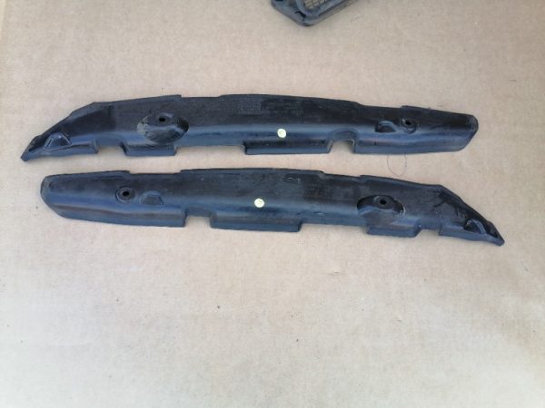 Aparatoare noroi aripa stanga fata Audi A3 8V 8V0821111A 8V0 821 111 A - Dezmembrari Auto
