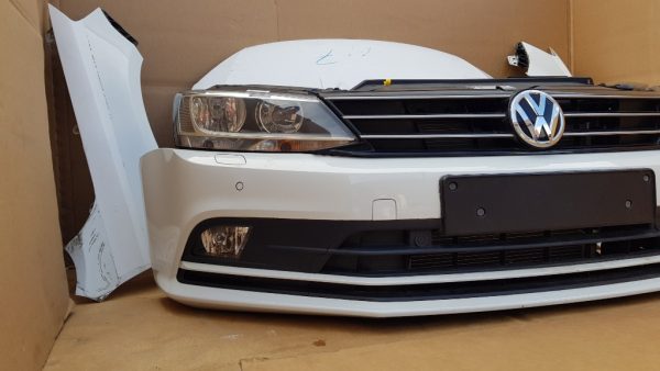 Aripa dreapta fata VW Jetta 2016 culoare alba LC9A - Dezmembrari Auto