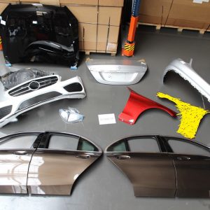 Aripa fata dreapta Mercedes C class W205 A2058800218 rosu hyacint 3996 - Dezmembrari Auto