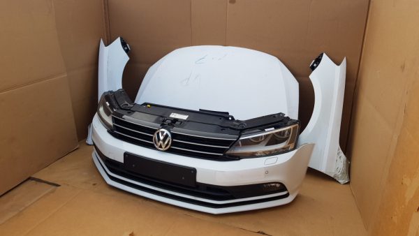 Aripa stanga fata VW Jetta 2016 culoare alba LC9A - Dezmembrari Auto