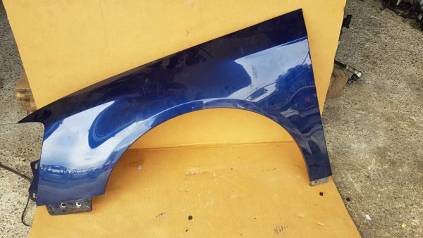 Aripa stanga fata VW Passat B6 fara rugina - Dezmembrari Auto
