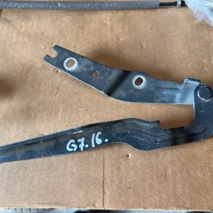 Balama capota fata dreapta VW Golf 7 5G0823302B 5G0 823 302 B - Dezmembrari Auto