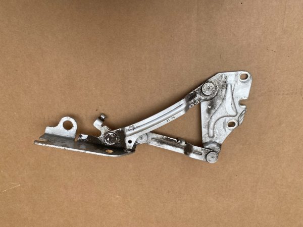 Balama capota stanga VW Golf 5 plus 5M0823301 5M0 823 301 - Dezmembrari Auto