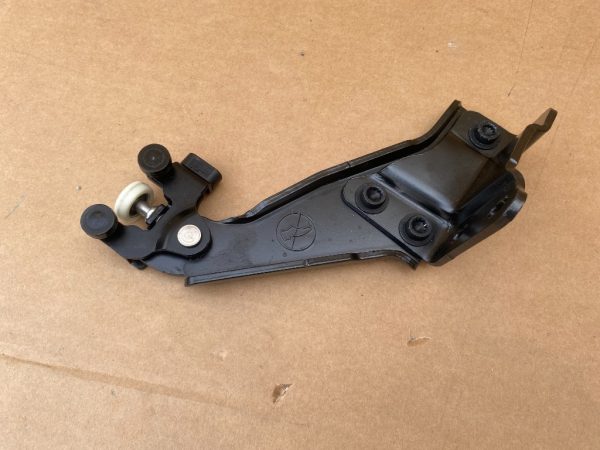 Balama usa culisanta stanga VW Caddy Ford Tourneo Connect 2023 2K7843397A 2K7 843 397 A la 0 km - Dezmembrari Auto
