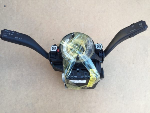 Banda volan manete semnalizare tempomat VW Touran 1K0 959 653 C 1K0 953 513 A - Dezmembrari Auto