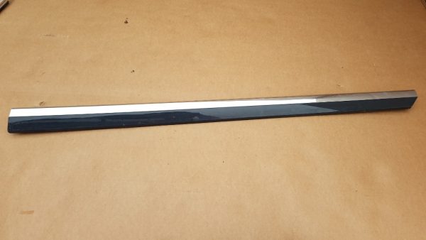 Bandou cromat usa dreapta fata VW Passat B8 3G0854940D 3G0 854 940 D - Dezmembrari Auto