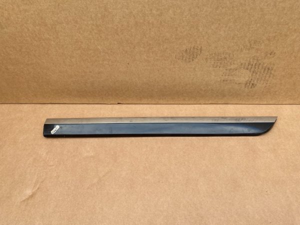 Bandou cromat usa stanga spate VW Passat B8 facelift 2022 3G0854949K 3G0 854 949 K la 0 km - Dezmembrari Auto