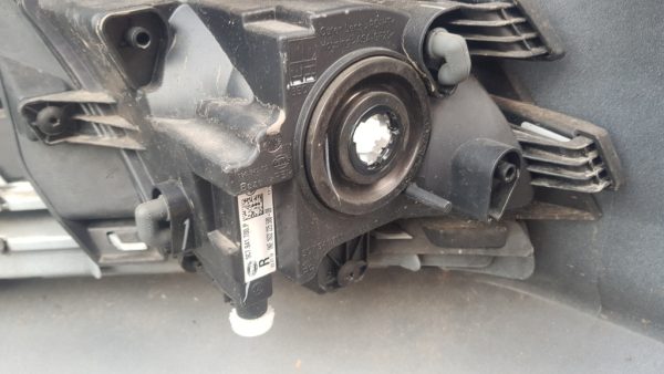 Bara fata cu 4 senzori parcare spalatoare si proiectoare VW Jetta 2016 culoare alba LC9A - Dezmembrari Auto - imagine 2