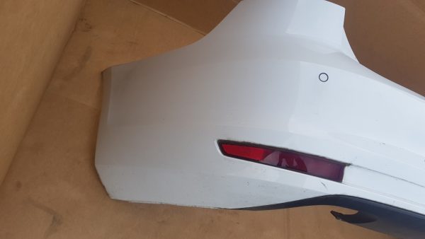 Bara spate completa cu 4 senzori parcare VW Jetta 2016 culoare alba LC9A - Dezmembrari Auto - imagine 2